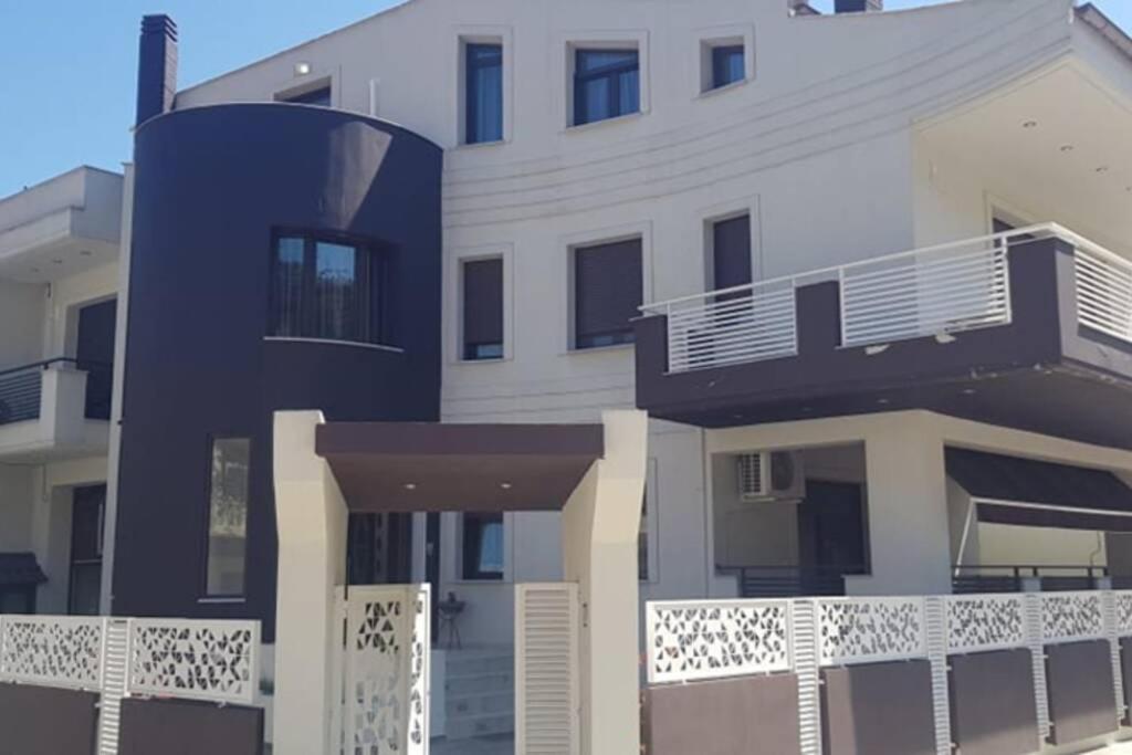 Néa Péramos Aretoysa Center Luxury Suites 2 מראה חיצוני תמונה