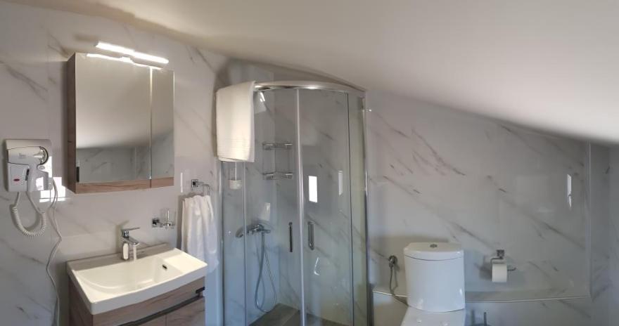 Néa Péramos Aretoysa Center Luxury Suites 2 מראה חיצוני תמונה