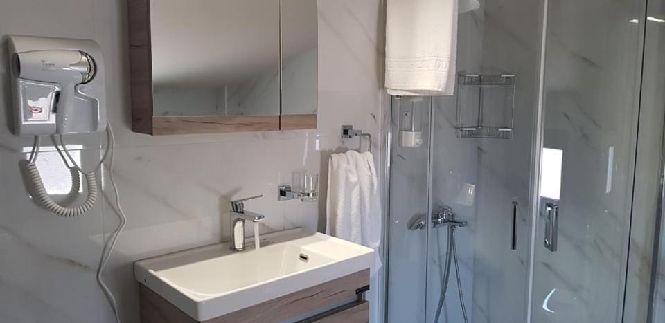 Néa Péramos Aretoysa Center Luxury Suites 2 מראה חיצוני תמונה